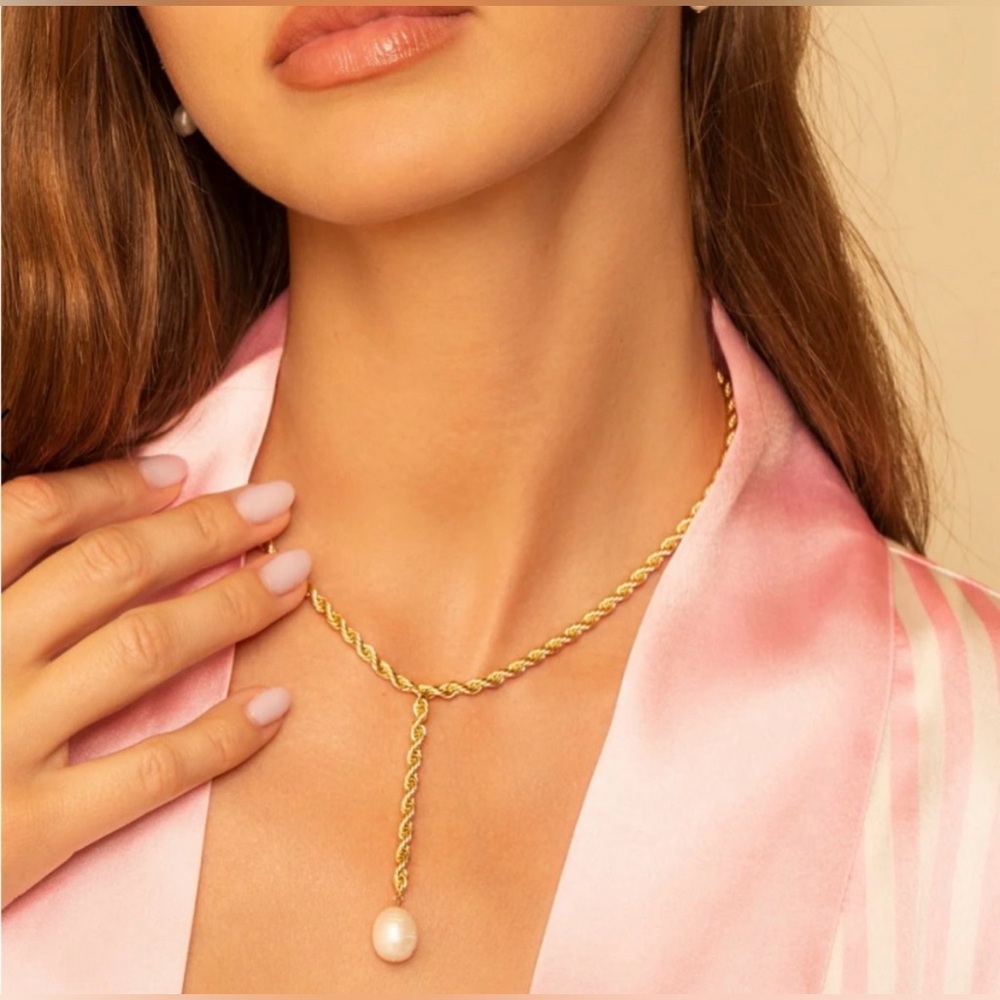 NWT LEEADA Bryn Pearl Lariat 16” Necklace, Including Dust Bag